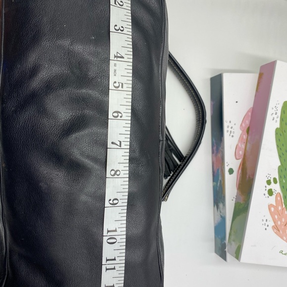 Authentic vintage Chanel leather hobo purse - Picture 11 of 11